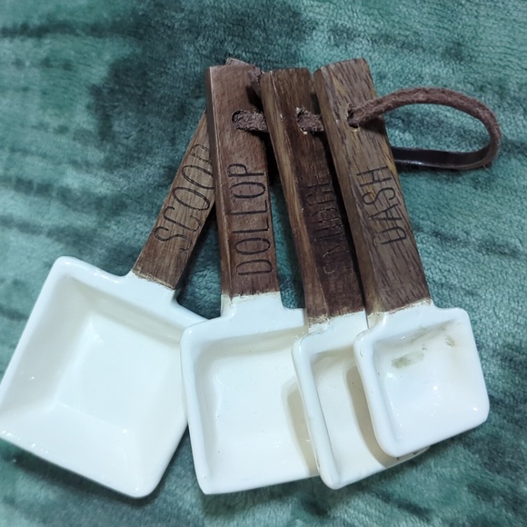 Cute Baking Set Hanging Towel and Wooden Ceramic Measuring Spoons - Picture 3 of 3